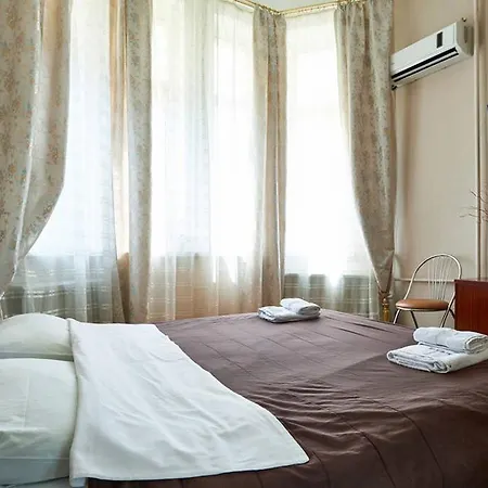 Home Hotel Apartments On Zoloti Vorota Kyiv Exterior photo