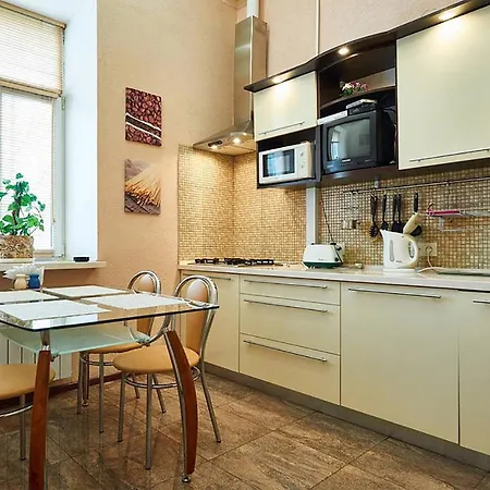 Home Hotel Apartments On Zoloti Vorota Kyiv Exterior photo