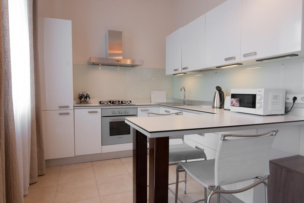 On Zoloti Vorota Apartment *
