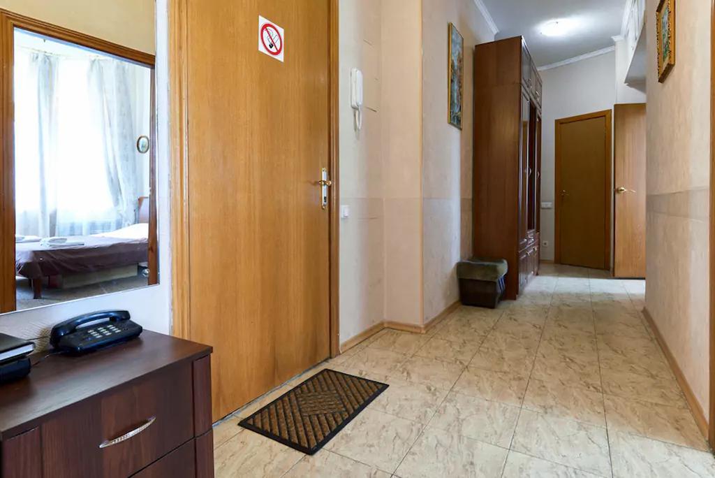 On Zoloti Vorota