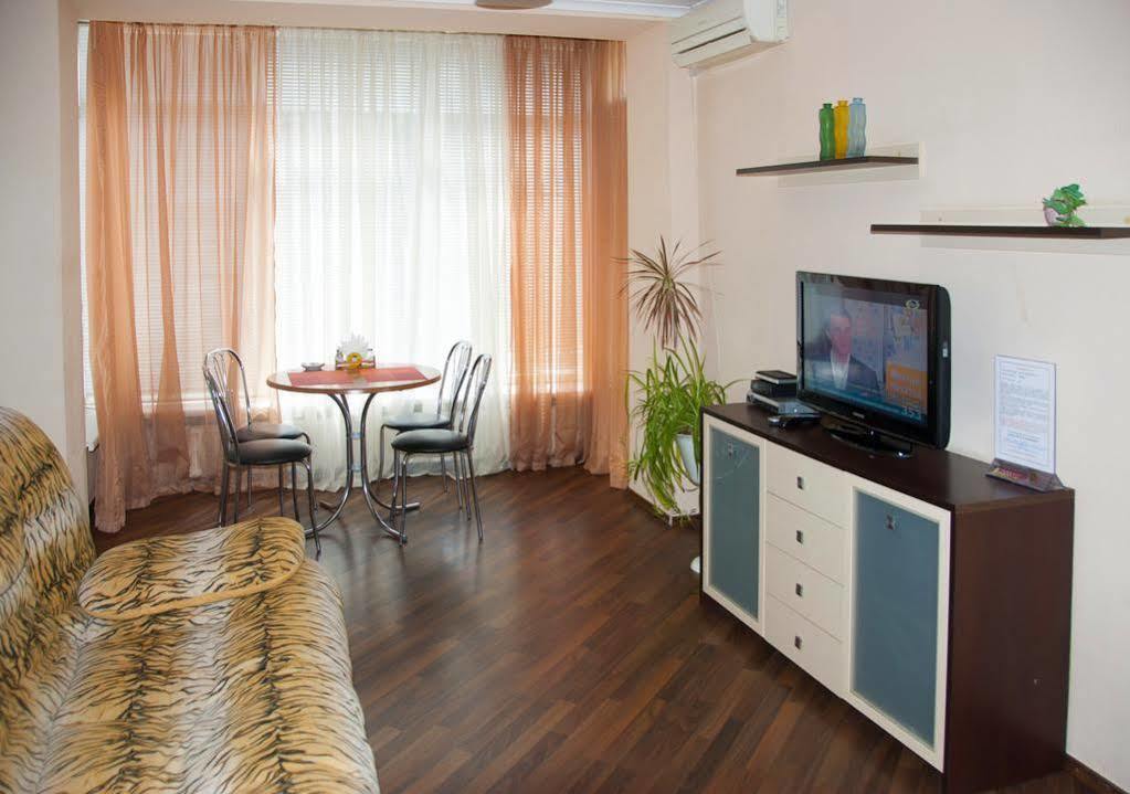Apartment On Zoloti Vorota Kyiv