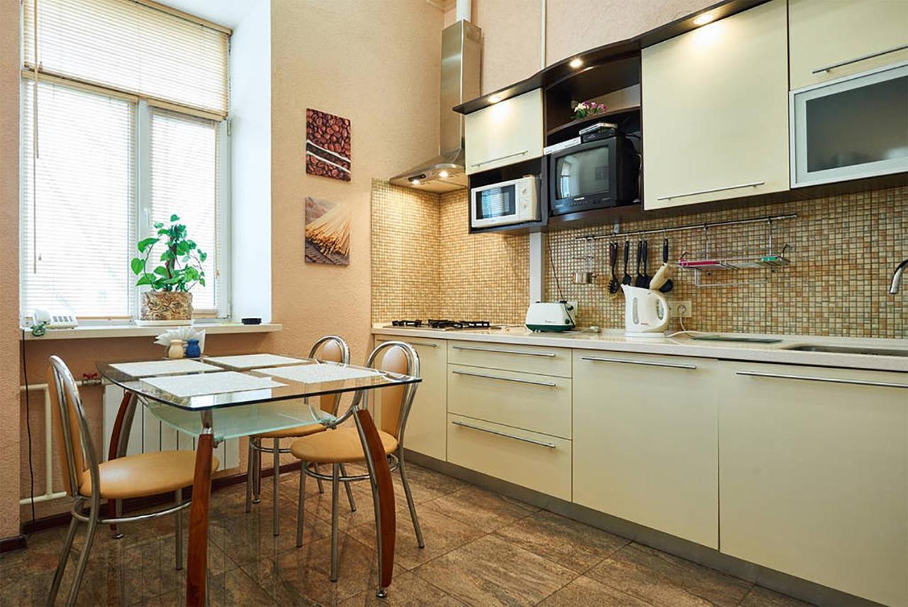 Apartment On Zoloti Vorota Kyiv
